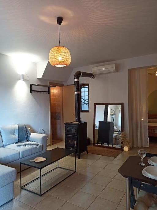 Cozy Apartment In The Heart Of Plaka Агиос-Николаос Экстерьер фото